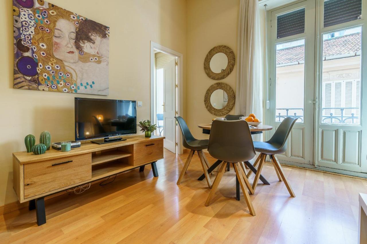 Bright Two-Bedroom Apartment In The Historic Center Malaga Exterior photo